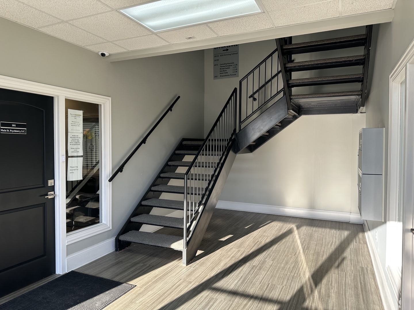 10 W Main Street