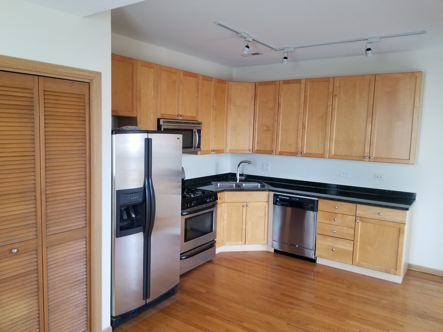 2226 W Monroe Street 3