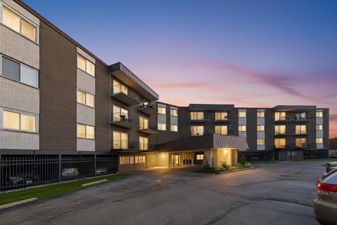 Tiny photo for 9840 S Pulaski Road #310, Oak Lawn, IL 60453 (MLS # 12650714)