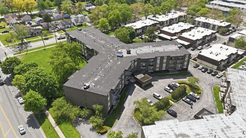 Tiny photo for 9840 S Pulaski Road #310, Oak Lawn, IL 60453 (MLS # 12650714)
