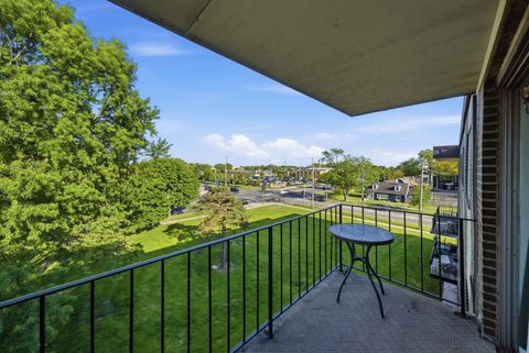 Tiny photo for 9840 S Pulaski Road #310, Oak Lawn, IL 60453 (MLS # 12650714)