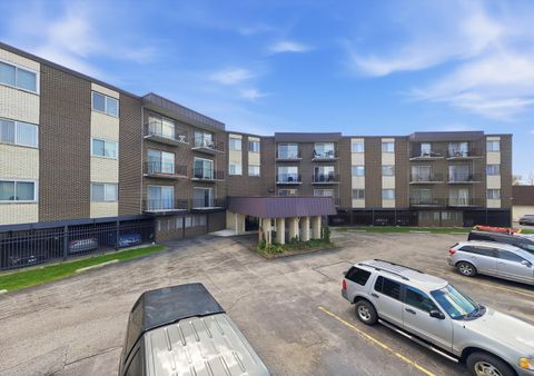 Tiny photo for 9840 S Pulaski Road #310, Oak Lawn, IL 60453 (MLS # 12650714)