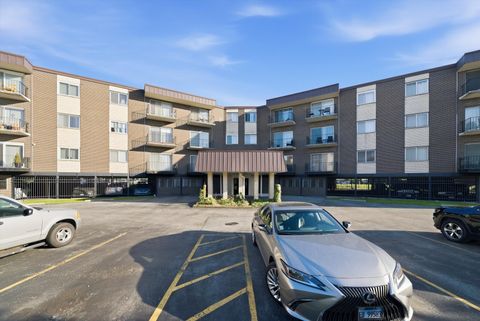 Photo of 9840 S Pulaski Road #310, Oak Lawn, IL 60453 (MLS # 12650714)
