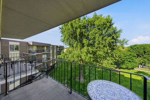 Tiny photo for 9840 S Pulaski Road #310, Oak Lawn, IL 60453 (MLS # 12650714)