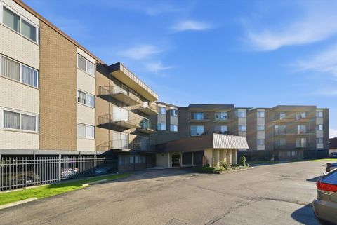 Tiny photo for 9840 S Pulaski Road #310, Oak Lawn, IL 60453 (MLS # 12650714)