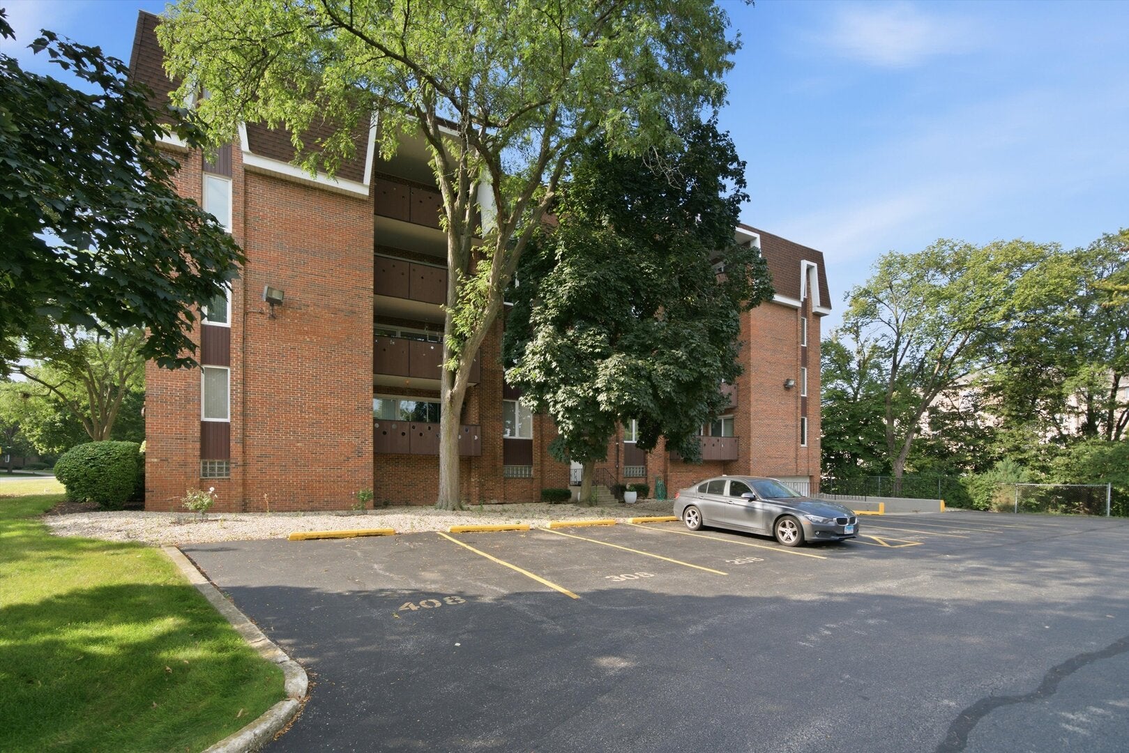 120 S Spruce Avenue 307