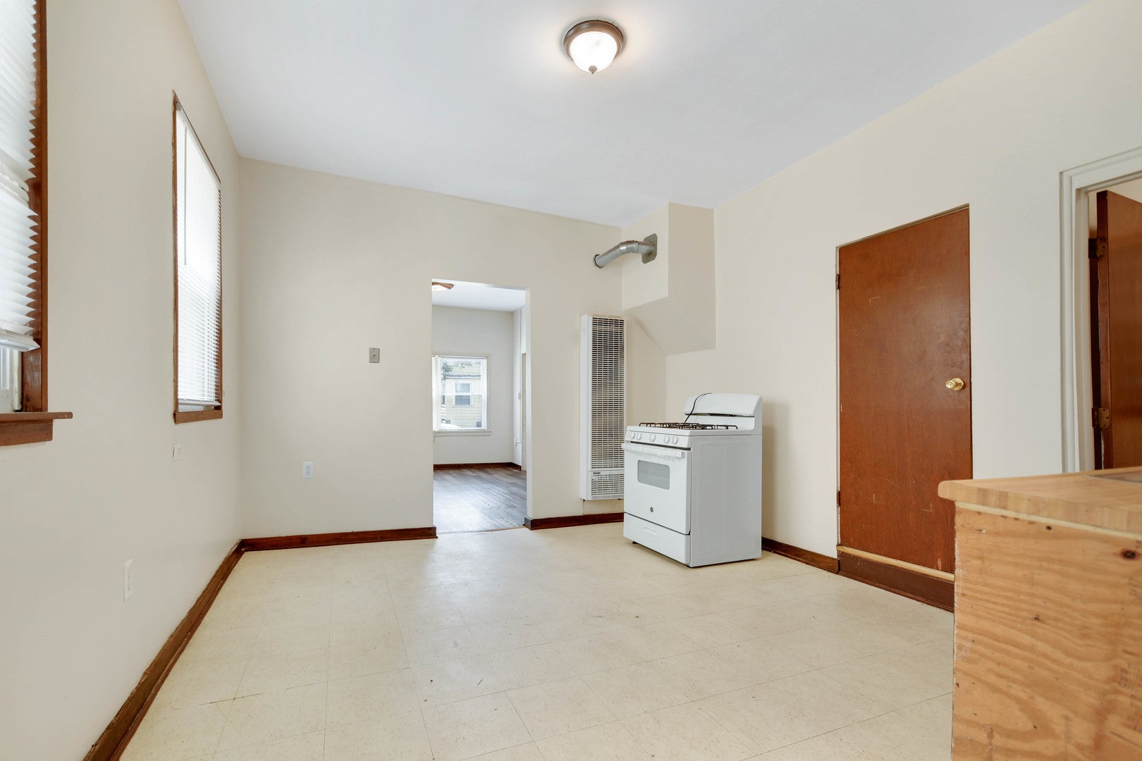 2856 W 38th Place