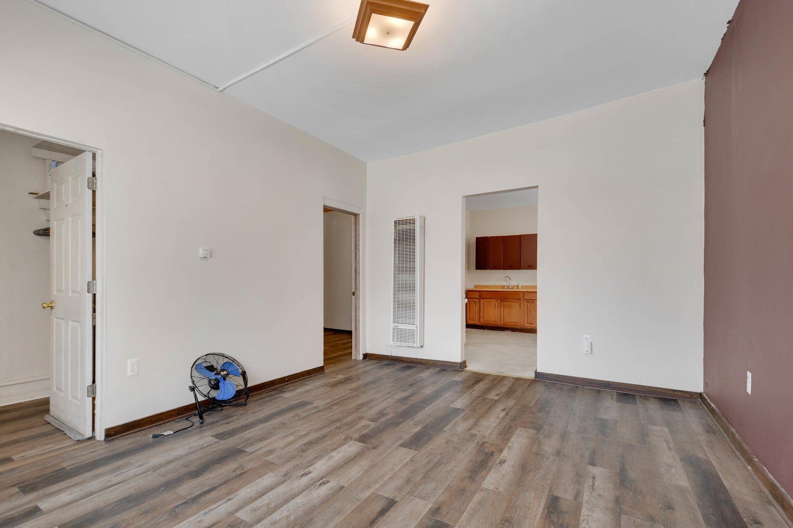 2856 W 38th Place
