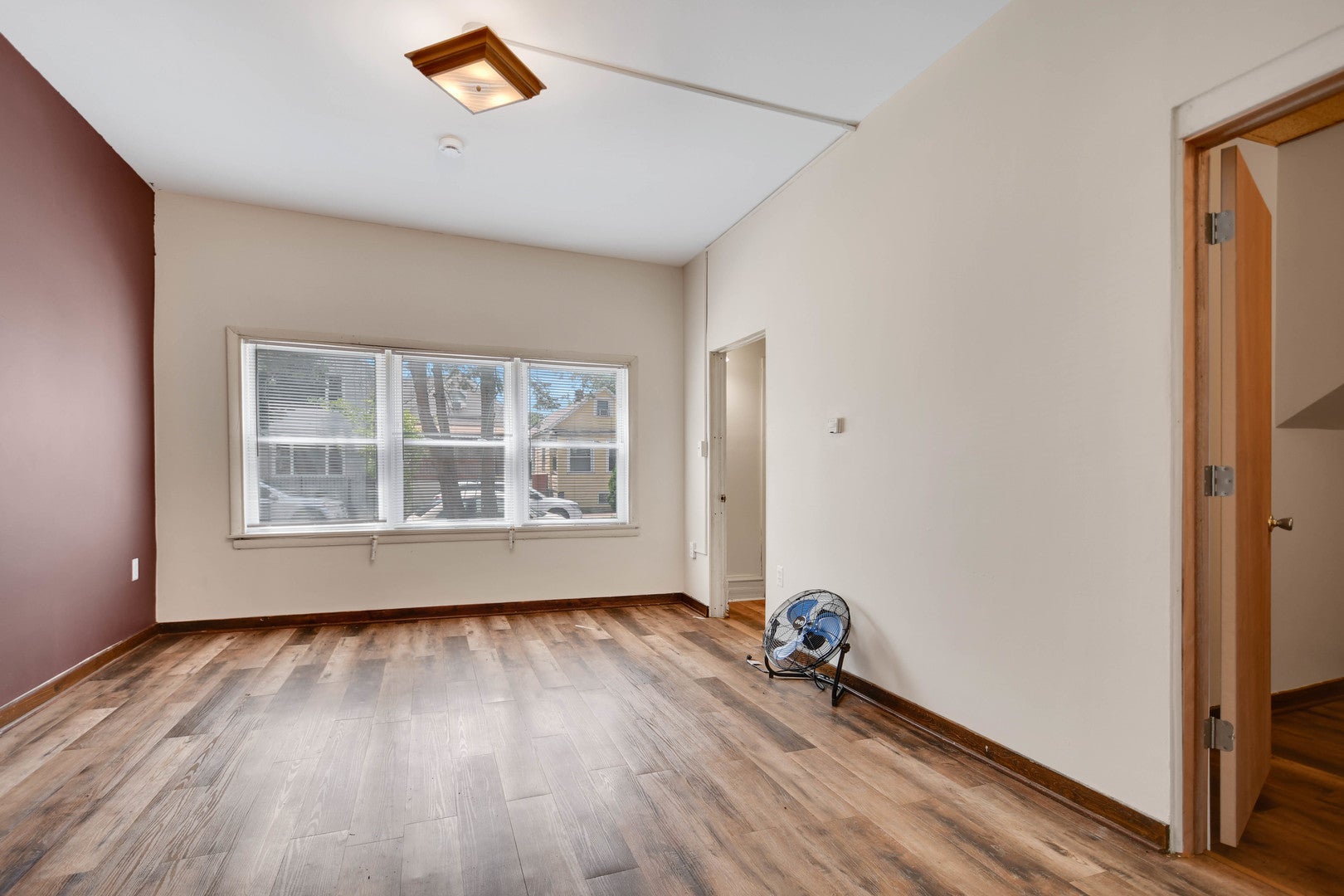 2856 W 38th Place