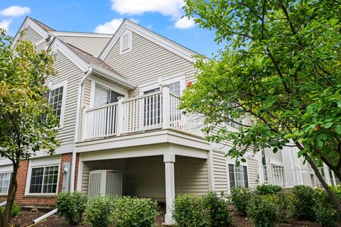 Tiny photo for 70 CHERBOURG Court #70, Wheeling, IL 60090 (MLS # 12481394)