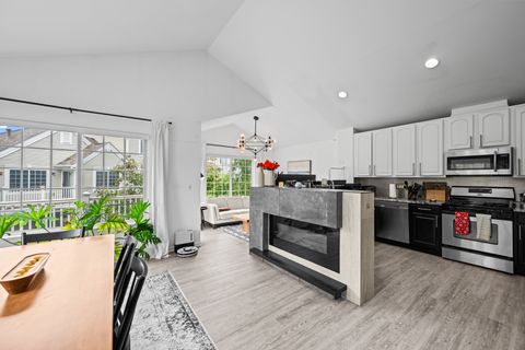 Tiny photo for 70 CHERBOURG Court #70, Wheeling, IL 60090 (MLS # 12481394)