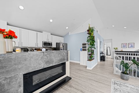 Tiny photo for 70 CHERBOURG Court #70, Wheeling, IL 60090 (MLS # 12481394)