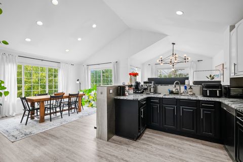 Tiny photo for 70 CHERBOURG Court #70, Wheeling, IL 60090 (MLS # 12481394)