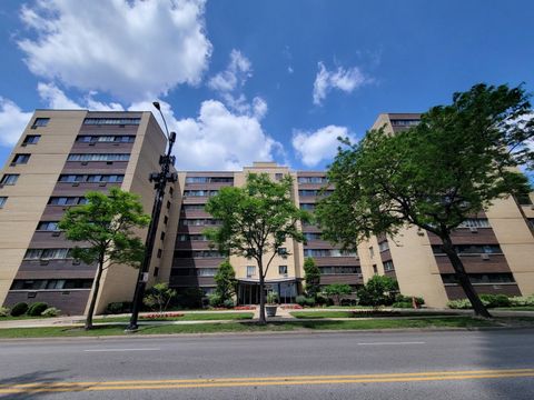 Photo of 6300 N Sheridan Road #811, Chicago, IL 60660 (MLS # 12398815)