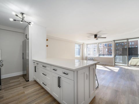 Tiny photo for 30 E Elm Street #18B, Chicago, IL 60611 (MLS # 12782755)