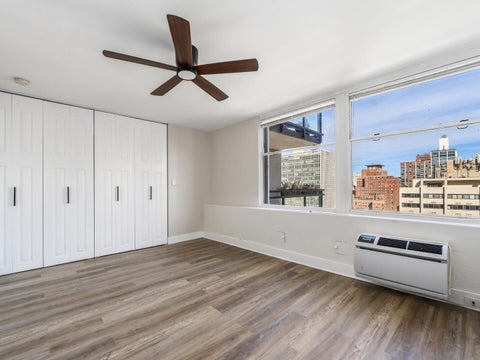 Tiny photo for 30 E Elm Street #18B, Chicago, IL 60611 (MLS # 12782755)