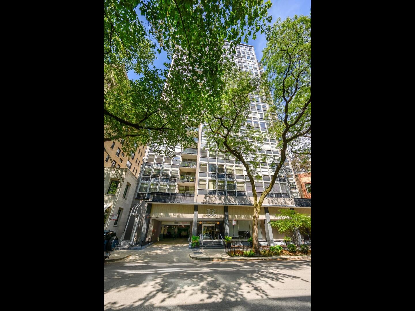 30 E Elm Street 18B