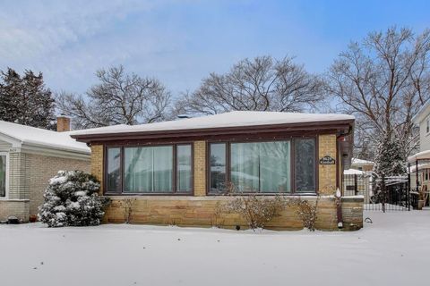 Photo of 8628 Kimball Avenue, Skokie, IL 60076 (MLS # 12557092)