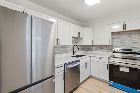 Tiny photo for 1560 N Sandburg Terrace #1508J, Chicago, IL 60610 (MLS # 12464813)