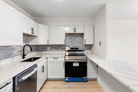Tiny photo for 1560 N Sandburg Terrace #1508J, Chicago, IL 60610 (MLS # 12464813)