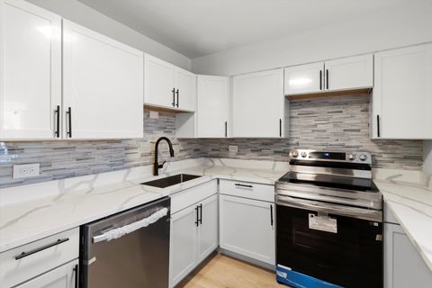 Tiny photo for 1560 N Sandburg Terrace #1508J, Chicago, IL 60610 (MLS # 12464813)