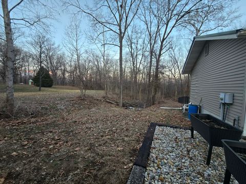 Tiny photo for 15610 Lakeview Lane, Mt Vernon, IL 62864 (MLS # 12570975)