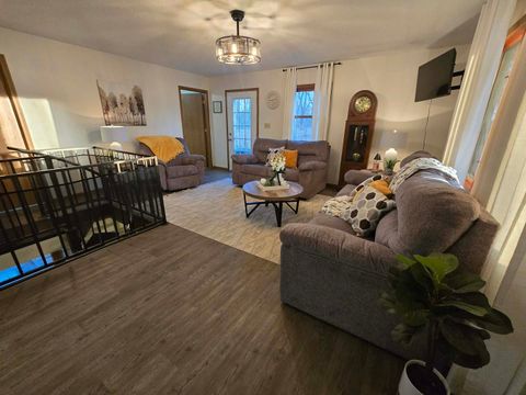 Tiny photo for 15610 Lakeview Lane, Mt Vernon, IL 62864 (MLS # 12570975)