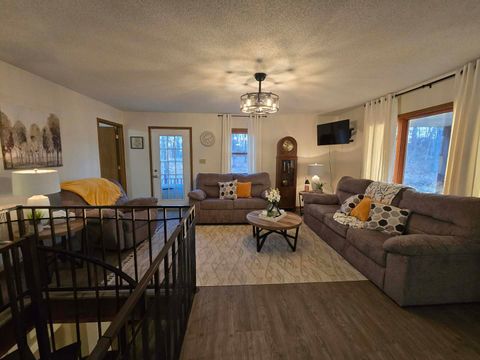 Tiny photo for 15610 Lakeview Lane, Mt Vernon, IL 62864 (MLS # 12570975)