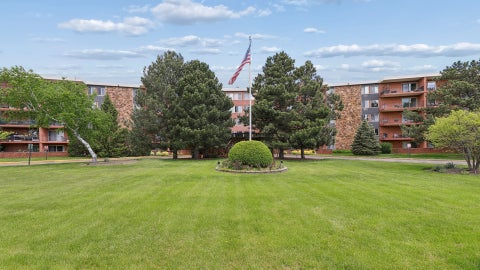 Photo of 18 E Old Willow Road #504N, Prospect Heights, IL 60070 (MLS # 12648593)