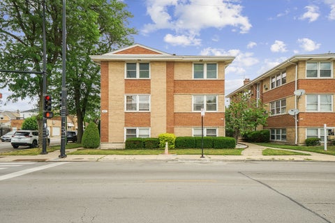 Photo of 6972 W Belmont Avenue #4, Chicago, IL 60634 (MLS # 12675897)