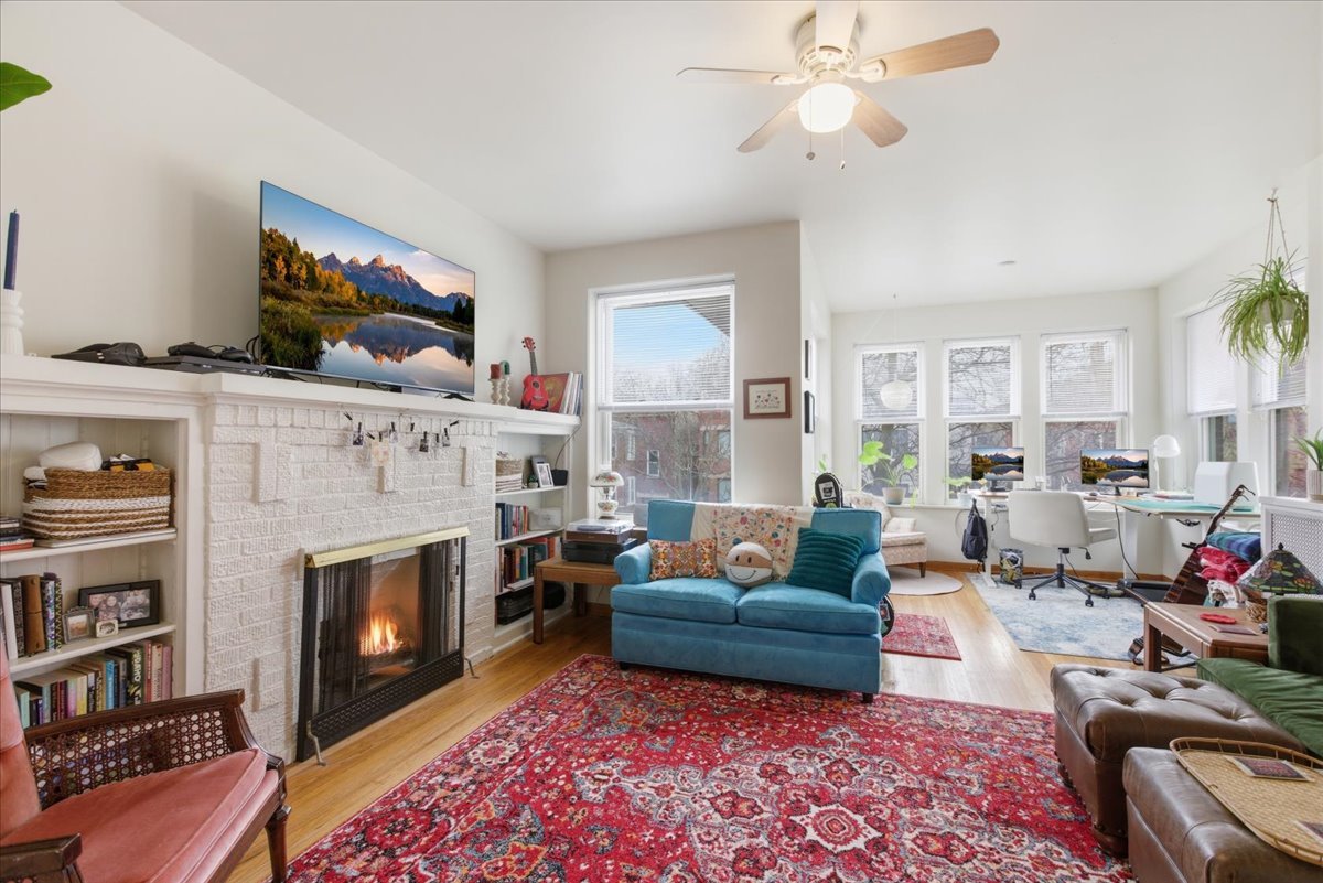 2318 W Addison Street