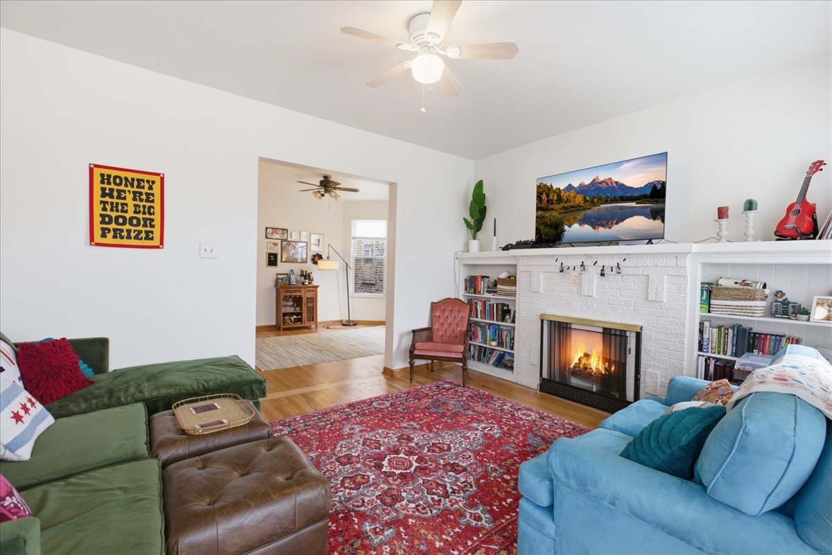 2318 W Addison Street