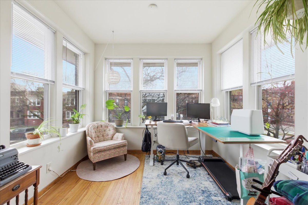 2318 W Addison Street