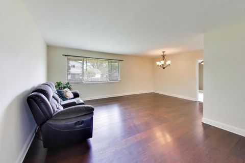 Tiny photo for 605 N Rohlwing Road, Palatine, IL 60074 (MLS # 12649941)