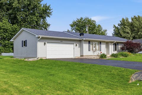 Tiny photo for 423 Wayne RD, Rochelle, IL 61068 (MLS # 12685057)