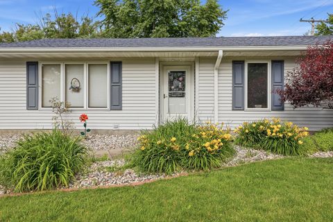 Tiny photo for 423 Wayne RD, Rochelle, IL 61068 (MLS # 12685057)