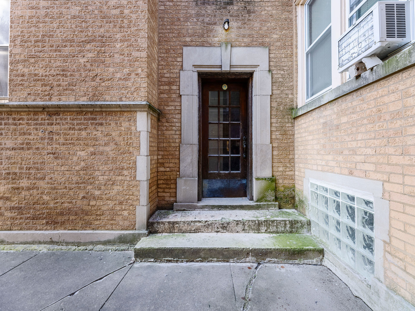 6212 N Sacramento Avenue