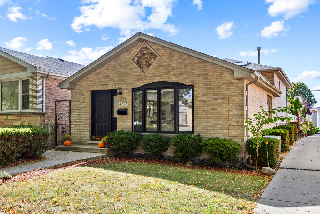 Photo for 4828 N Newcastle Avenue, Chicago, IL 60656 (MLS # 12497594)