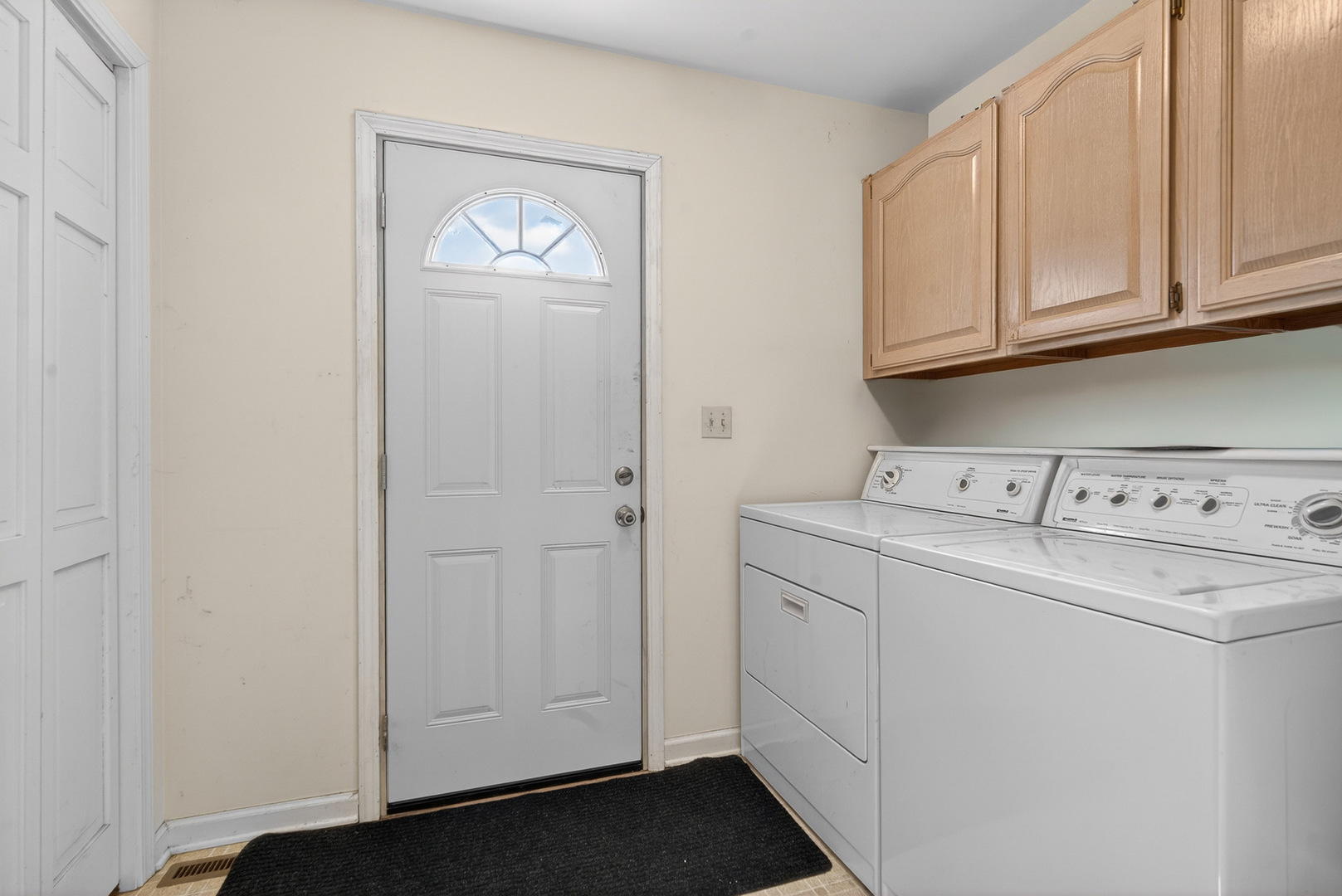 Grayslake, Illinois, 60030, United States, 3 Bedrooms Bedrooms, ,3 BathroomsBathrooms,Residential,Active,2022335
