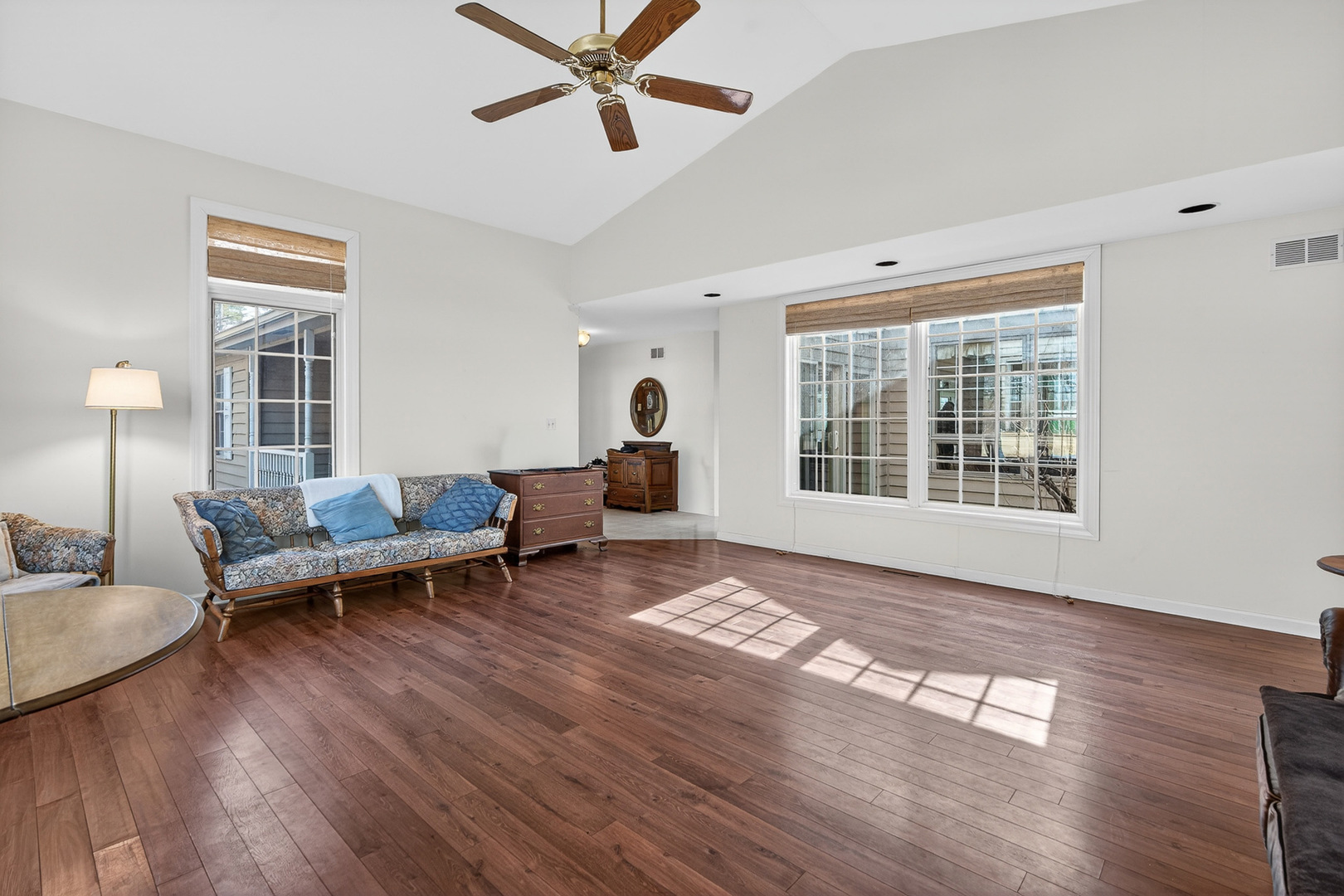 Grayslake, Illinois, 60030, United States, 3 Bedrooms Bedrooms, ,3 BathroomsBathrooms,Residential,Active,2022335