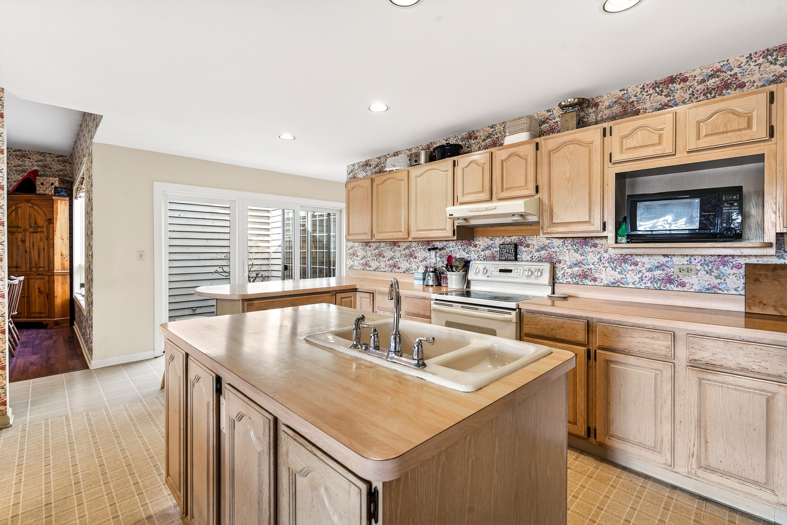 Grayslake, Illinois, 60030, United States, 3 Bedrooms Bedrooms, ,3 BathroomsBathrooms,Residential,Active,2022335
