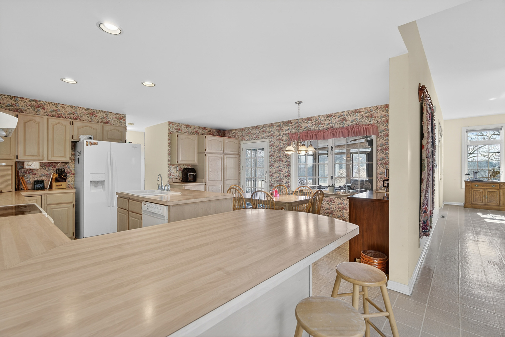 Grayslake, Illinois, 60030, United States, 3 Bedrooms Bedrooms, ,3 BathroomsBathrooms,Residential,Active,2022335