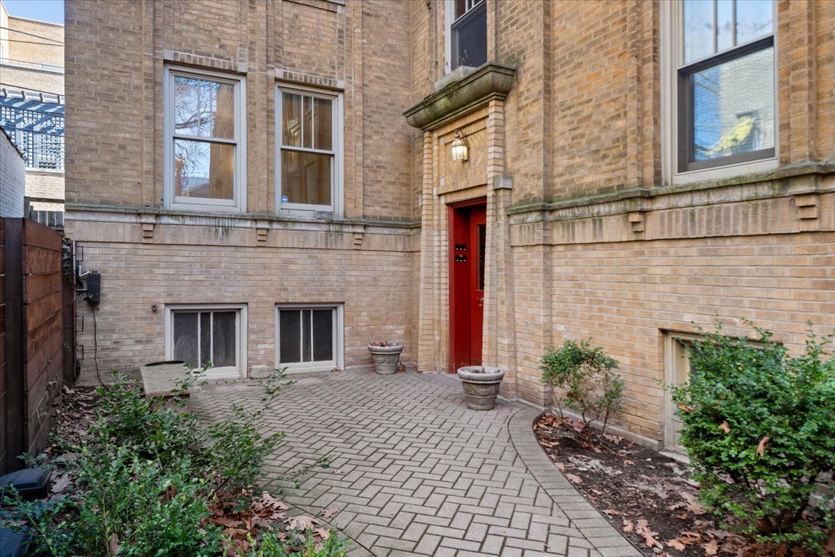 2231 N Bissell Street 1E