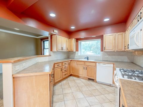 Tiny photo for 250 N Batavia Avenue, Batavia, IL 60510 (MLS # 12482608)