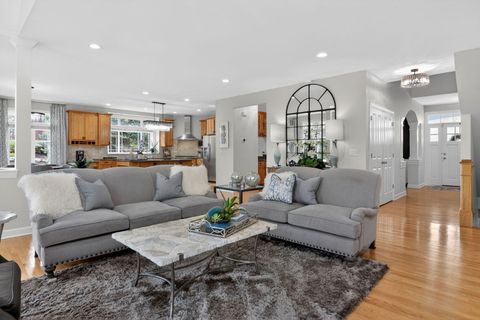 Tiny photo for 702 S Wilmette Avenue, Westmont, IL 60559 (MLS # 12607842)
