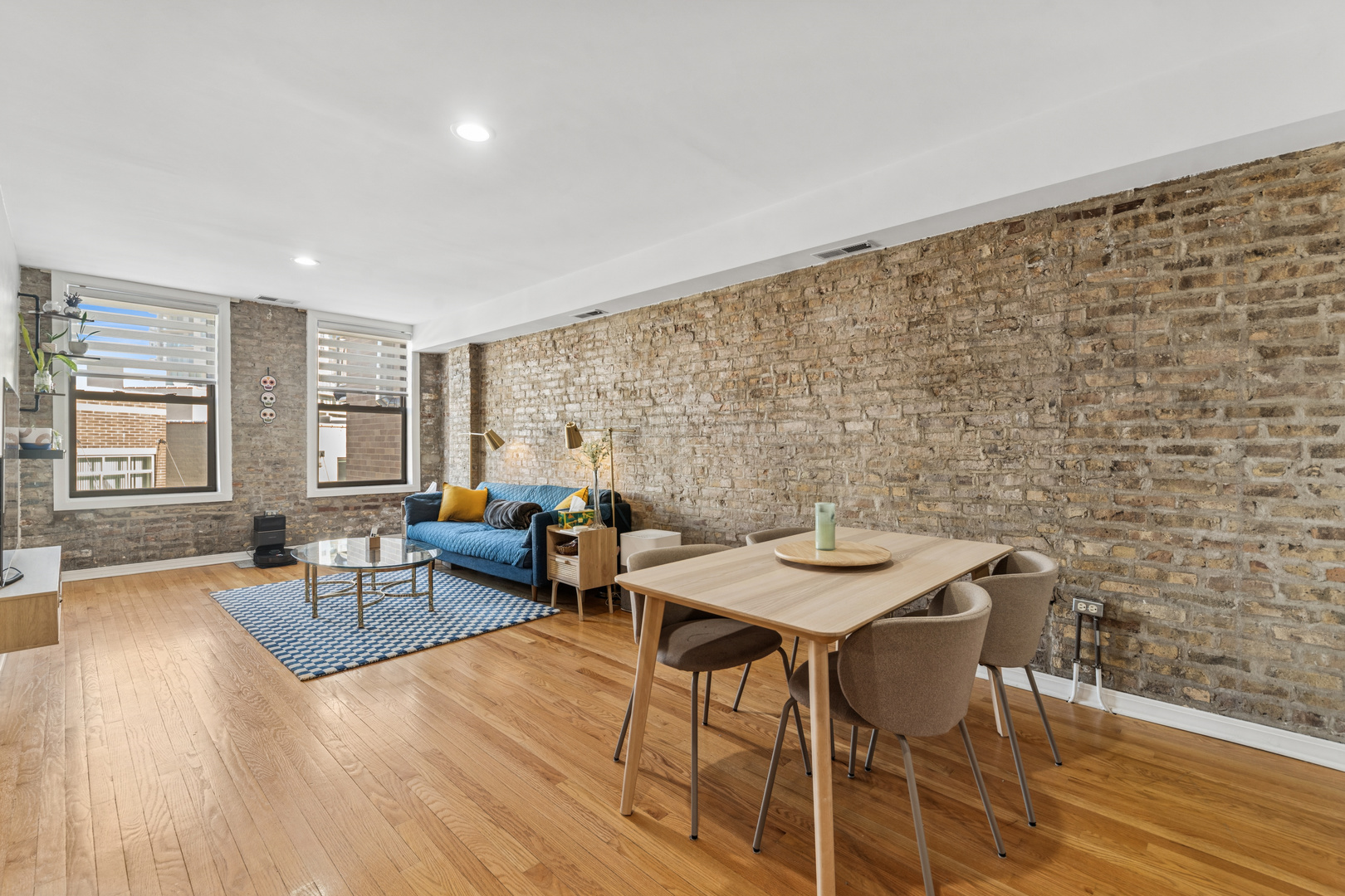 701 N Milwaukee Avenue 4R