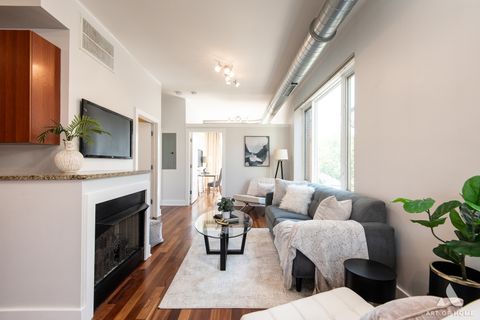 Tiny photo for 4751 N Artesian Avenue #409, Chicago, IL 60625 (MLS # 12487314)