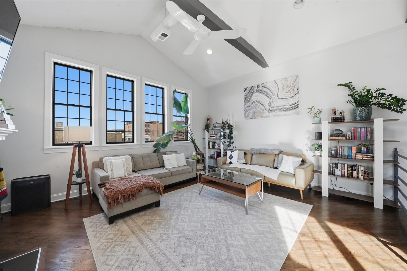 3511 N WILTON Avenue 4