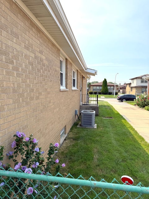 Tiny photo for 2816 W Seipp Street, Chicago, IL 60652 (MLS # 12705266)