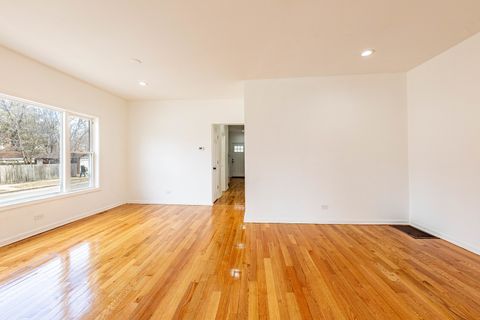 Tiny photo for 7601 S Rhodes Avenue, Chicago, IL 60619 (MLS # 12593526)